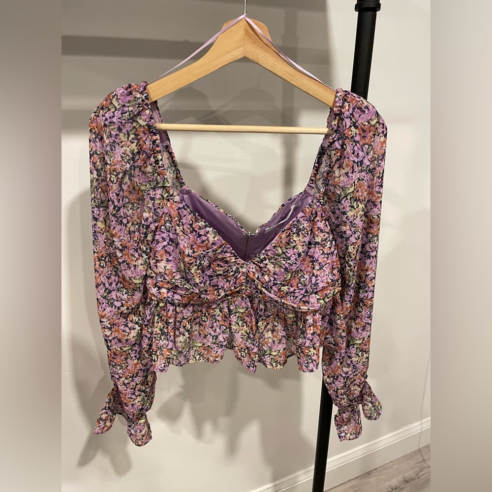 ASTR THE LABEL LUANN TOP PURPLE NAVY FLORAL - Picture 3 of 4